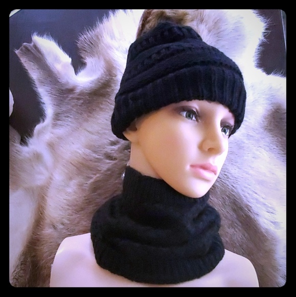 SALE! Cableknit Neckwarmer Fleece-lined Black - Picture 3 of 3